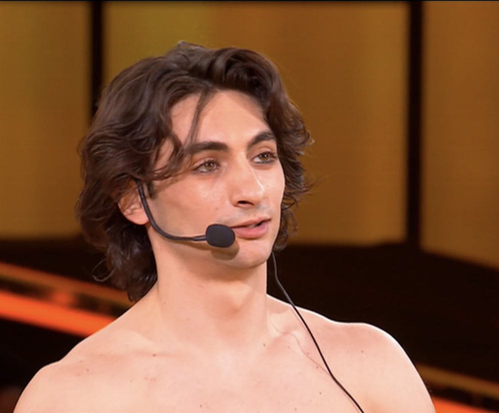 itsgiulix's tweet photo. Questo ragazzo sempre zitto, umile, lavorando senza mai lamentarsi nonostante sia palesemente una spanna sopra tutti. Chapeau Michele #Amici21 https://t.co/rPpKF0bKmr