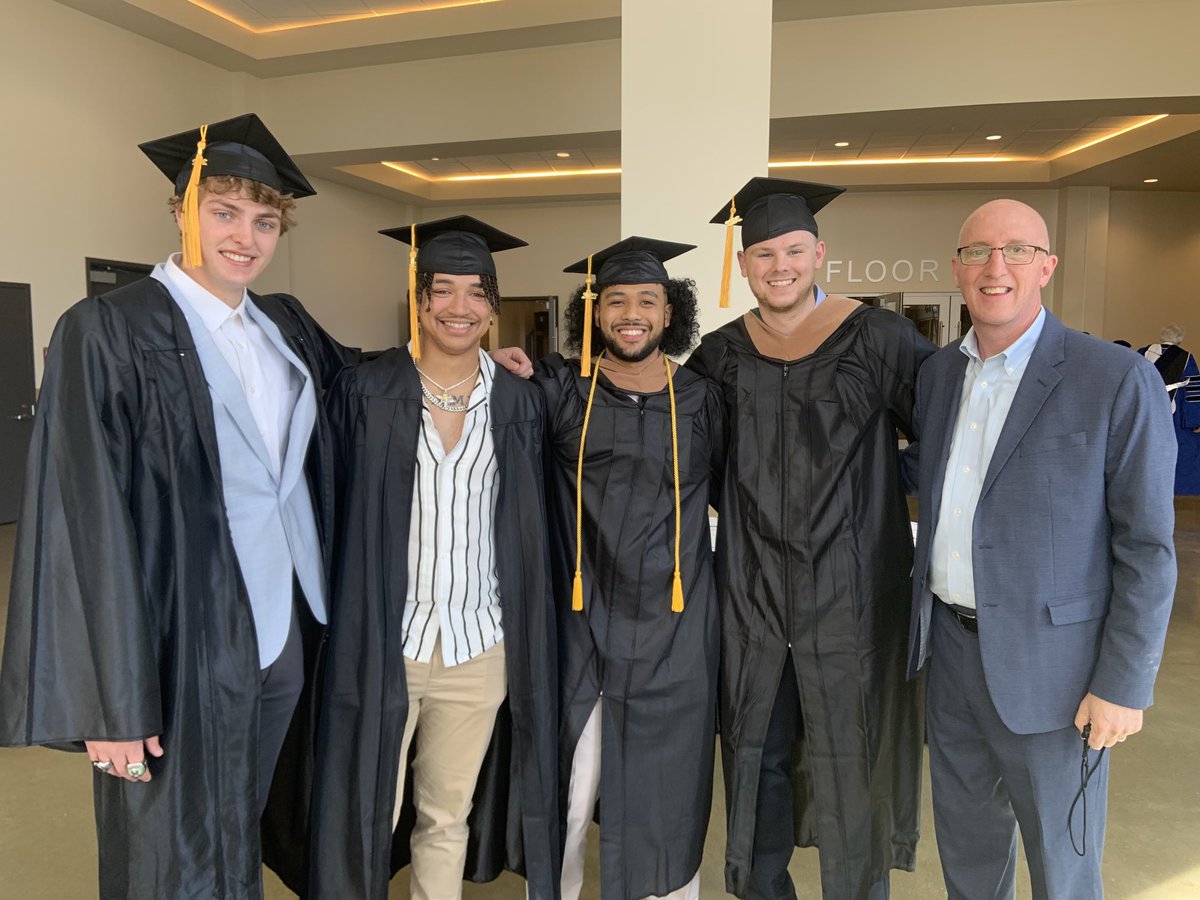 hussonmbb's tweet photo. Congrats to our 4 seniors who graduated today. We are very proud of them. https://t.co/2D44X1nlhW