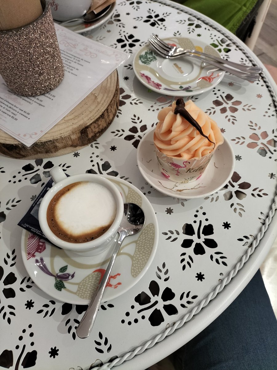 Breakfast ❤️🥰 #breakfast #CupCake #cappuccino #caffè #Coffee #CoffeeTime #italianbreakfast