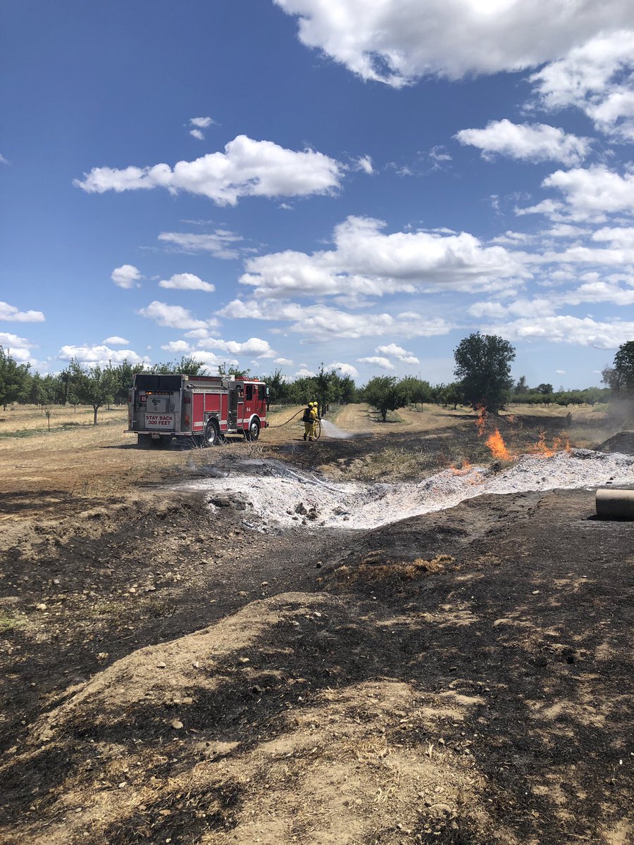 CALFIRETGU's tweet photo. Update/Final #HallFire is approximately 3 acres and 100% contained. Cause was determined as an escape debris pile. Please use caution when burning. https://t.co/ujSF2YXe3f
