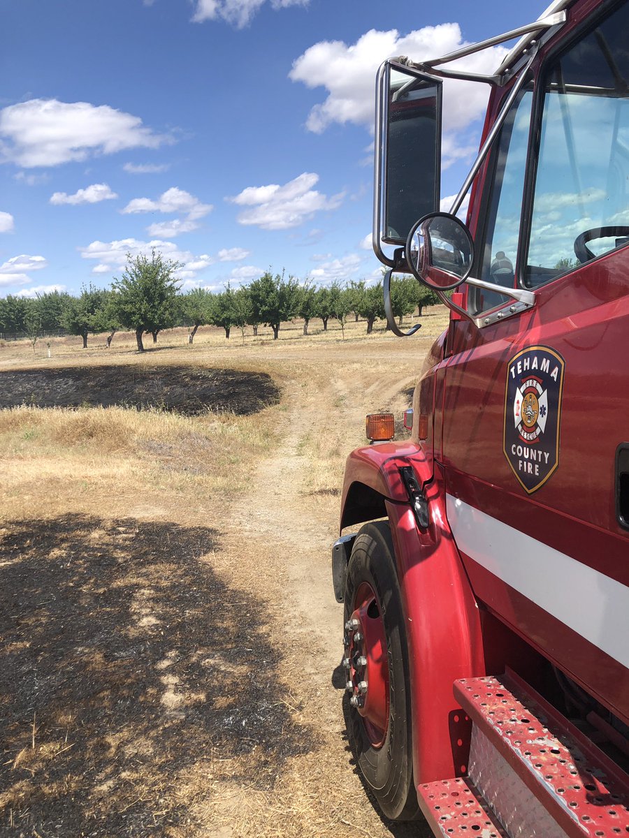 CALFIRETGU's tweet photo. Update/Final #HallFire is approximately 3 acres and 100% contained. Cause was determined as an escape debris pile. Please use caution when burning. https://t.co/ujSF2YXe3f