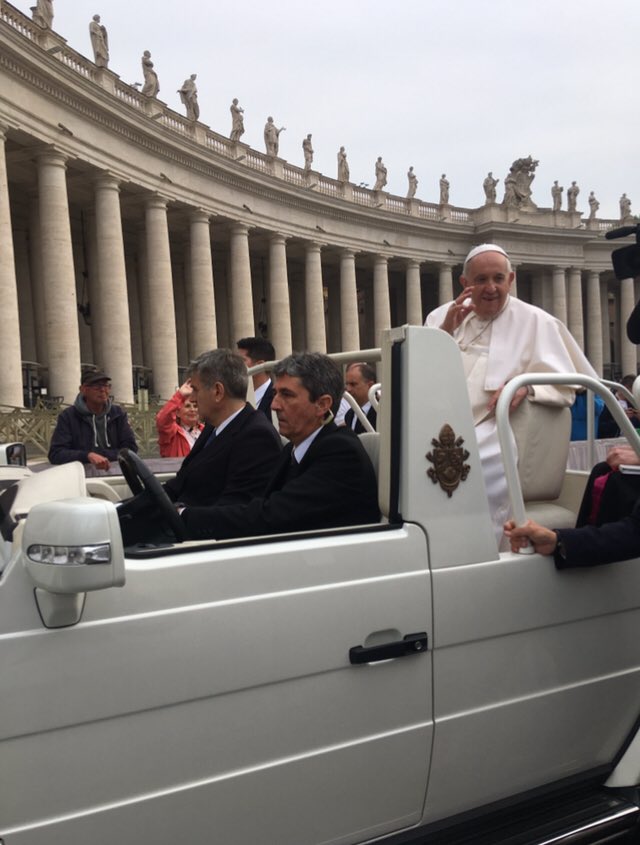 SMCA_Chaplaincy's tweet image. Guess who we saw today in the Vatican City while attending the Papal Audience on our final day?? @Pontifex @CAFOD #StepIntoTheGap