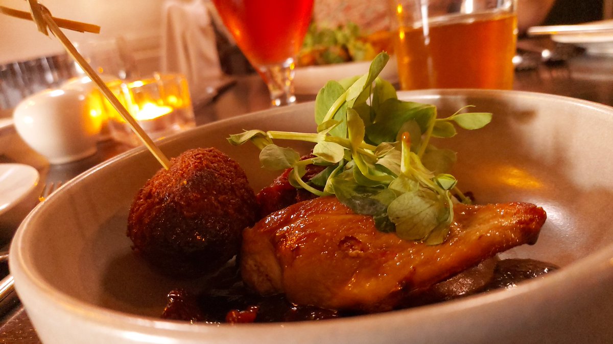 duncanlean's tweet photo. Fantastic meal at #thedrovers in #memus tonight. Great to get out and enjoy the some of the best that #Angus has to offer. #Scotland #eatingout https://t.co/KDYqHvKlEv