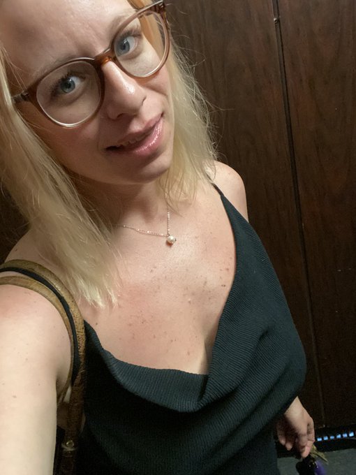 Headed to the restaurant.., #WorkLifeBalance https://t.co/VtHVlV4zn8<a href="/tag/worklifebalance"class="tags">#WorkLifeBalance</a>