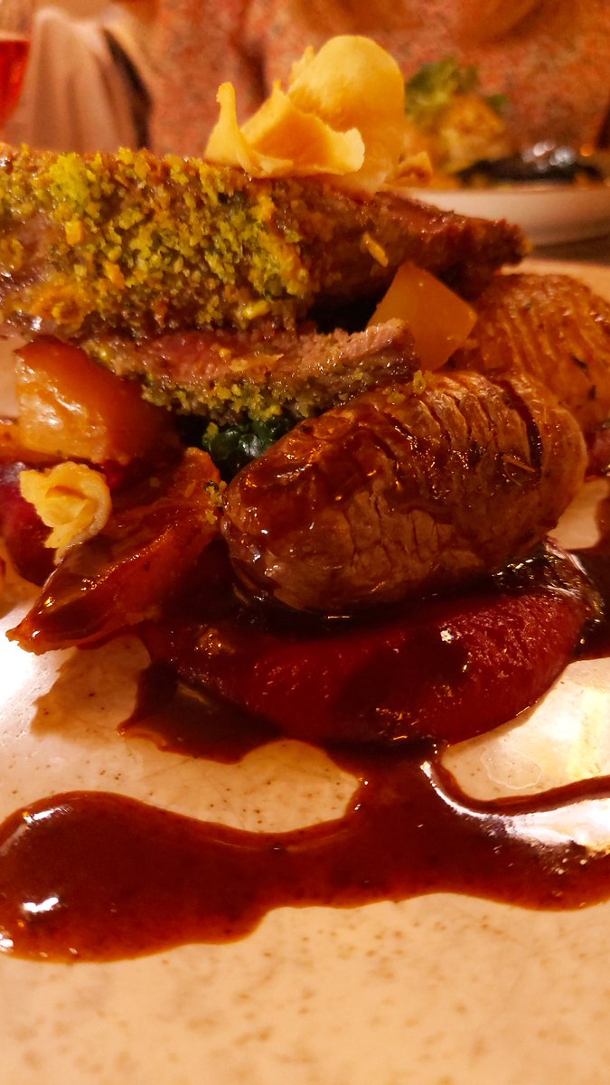 duncanlean's tweet photo. Fantastic meal at #thedrovers in #memus tonight. Great to get out and enjoy the some of the best that #Angus has to offer. #Scotland #eatingout https://t.co/KDYqHvKlEv