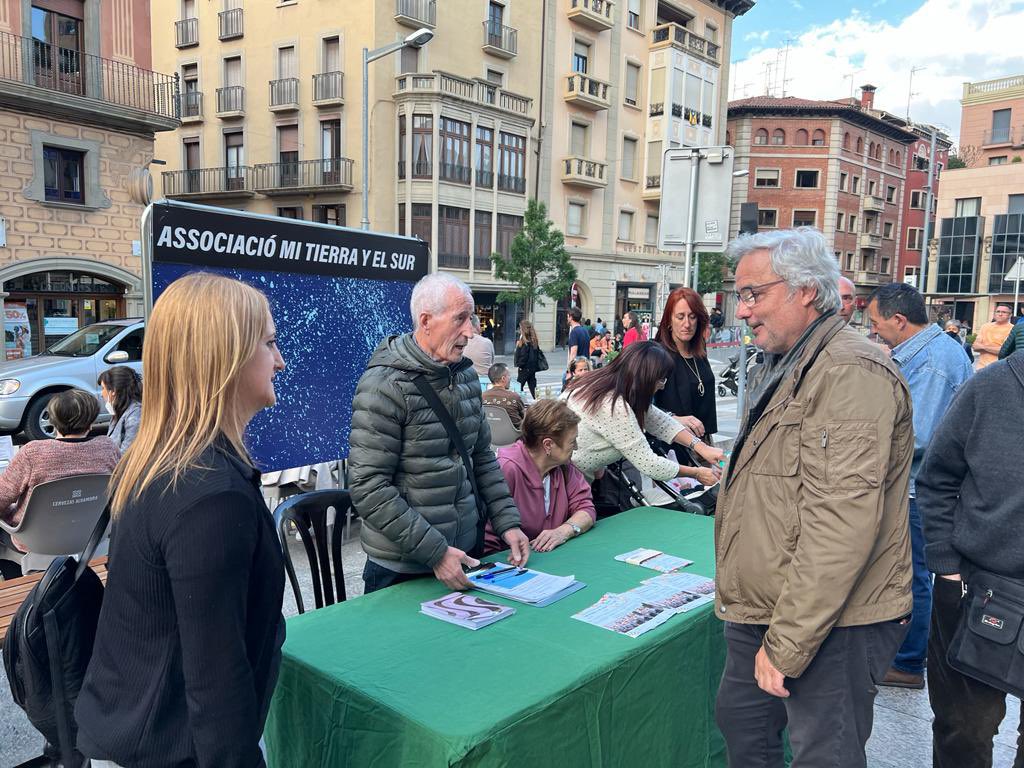 Soldevilajr's tweet photo. @aj_vic A Vic tenim més de 300 entitats sense ànim de lucre, amb molts voluntaris que ho donen tot per la ciutat, pel medi, per la cultura, l’esport, la cooperació i per a que tots convivim una mica millor. Gràcies entitats de #Vic, gràcies voluntaris!!!! https://t.co/WgGUFuJbt1