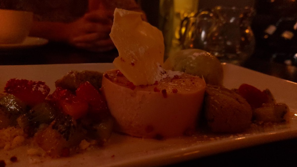 duncanlean's tweet photo. Fantastic meal at #thedrovers in #memus tonight. Great to get out and enjoy the some of the best that #Angus has to offer. #Scotland #eatingout https://t.co/KDYqHvKlEv