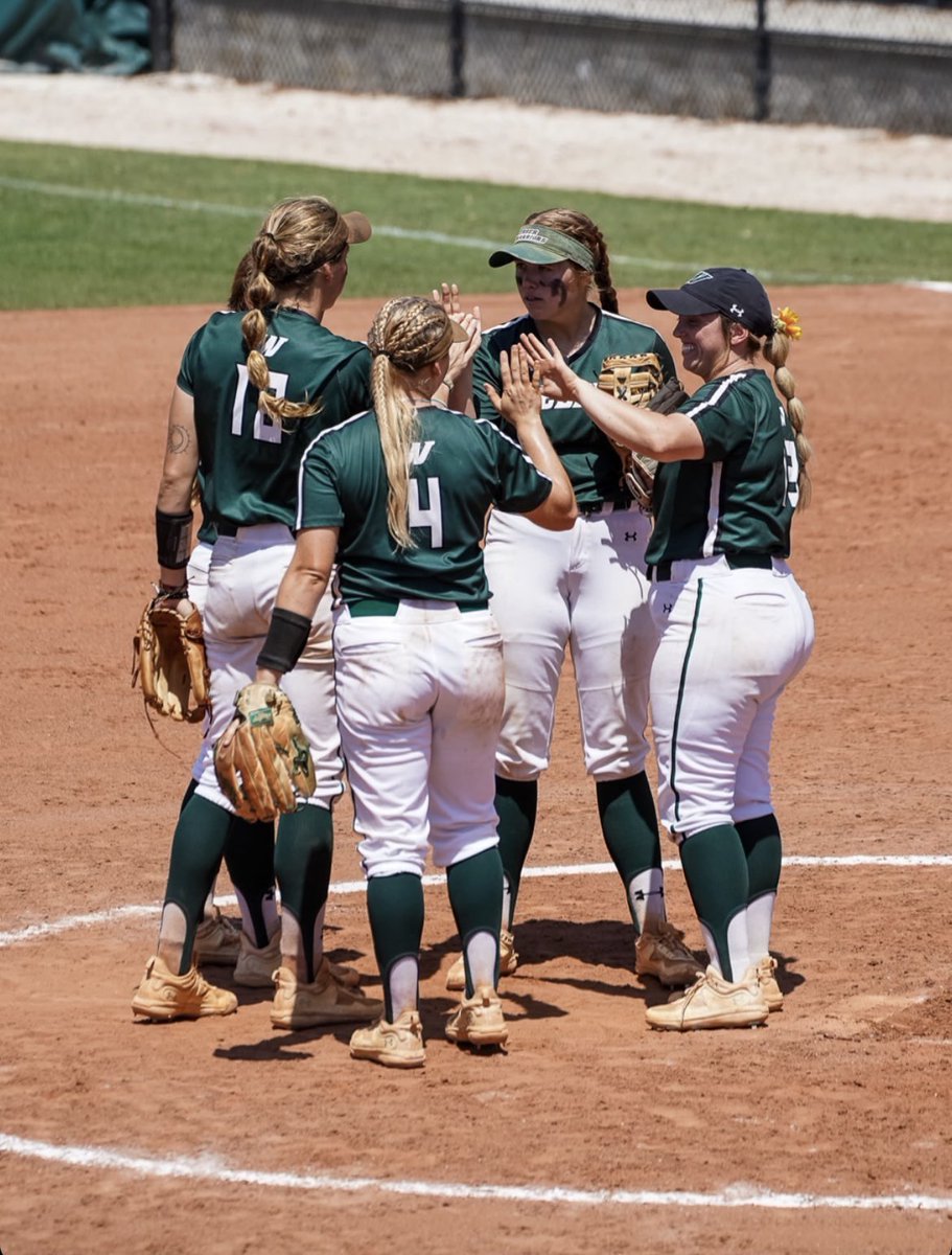 WebberSoftball's tweet photo. Your 2022 Sun Conference Champions ✨ https://t.co/pEwRcbI2yE