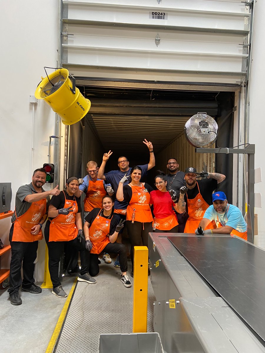 Angel61619404's tweet photo. The @5855DFCMDO IB team celebrating their first successful floor unload!! As we were working our last truck of the day…this proud group of orange blooded associates showed some great teamwork. GO TAMPA!! WE ARE….ONE TEAM. https://t.co/UVdnmL45gM