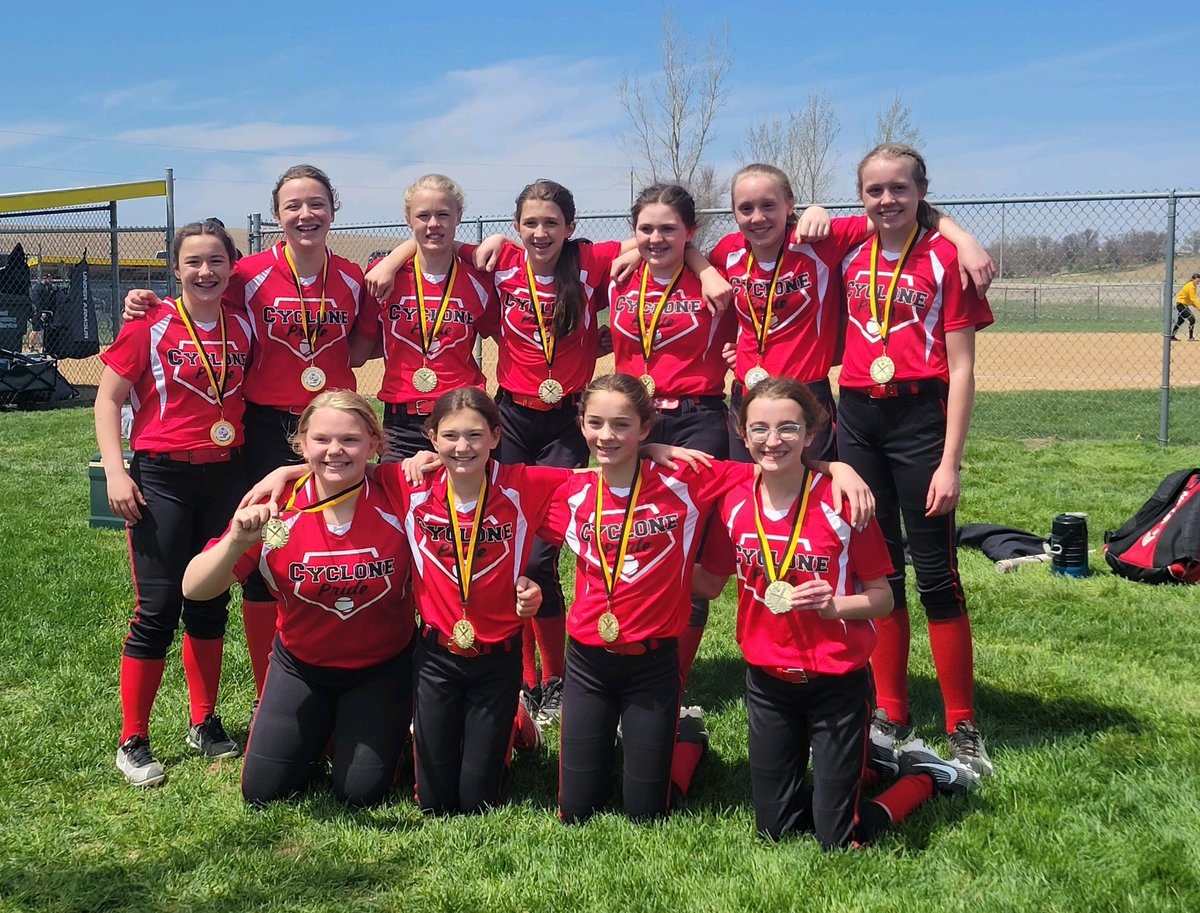 kayleegoshorn's tweet photo. These are the smiles of girls who win a tournament because they play together as a team! What a fun day! https://t.co/4Jbp2aWPbI
