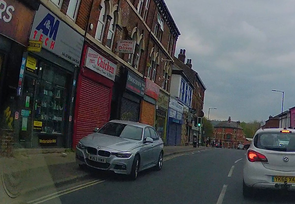 DrivingCrap's tweet photo. Very popular spot for pavement parking bang opposite a really busy junction on London Road. This time it's #crapdriver in WU63 VWR #parkinglikeatwat. Come on @DouglasJSheff never mind pavement parking bans, isn't this your patch too? Needs @WorldBollard https://t.co/K5YHhNR3pm