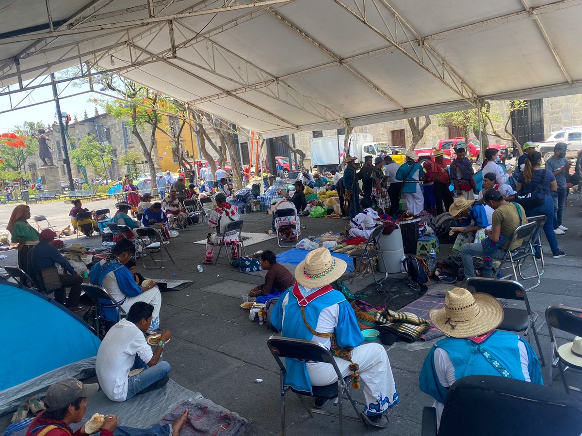 gustavomaciasz's tweet photo. Nuestra solidaridad con los #Wixaritaris que viajan caminando a la #CdDeMexico a solicitar audiencia con @lopezobrador_ para exigir la restitución de sus tierras en manos de nayaritas. Estaremos atentos para apoyar 👏👏
@diputadospan https://t.co/pECD3CF5e7
