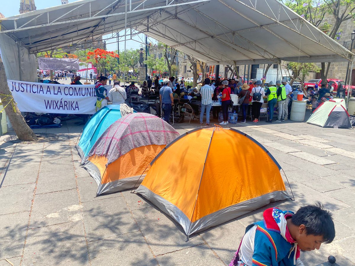 gustavomaciasz's tweet photo. Nuestra solidaridad con los #Wixaritaris que viajan caminando a la #CdDeMexico a solicitar audiencia con @lopezobrador_ para exigir la restitución de sus tierras en manos de nayaritas. Estaremos atentos para apoyar 👏👏
@diputadospan https://t.co/pECD3CF5e7