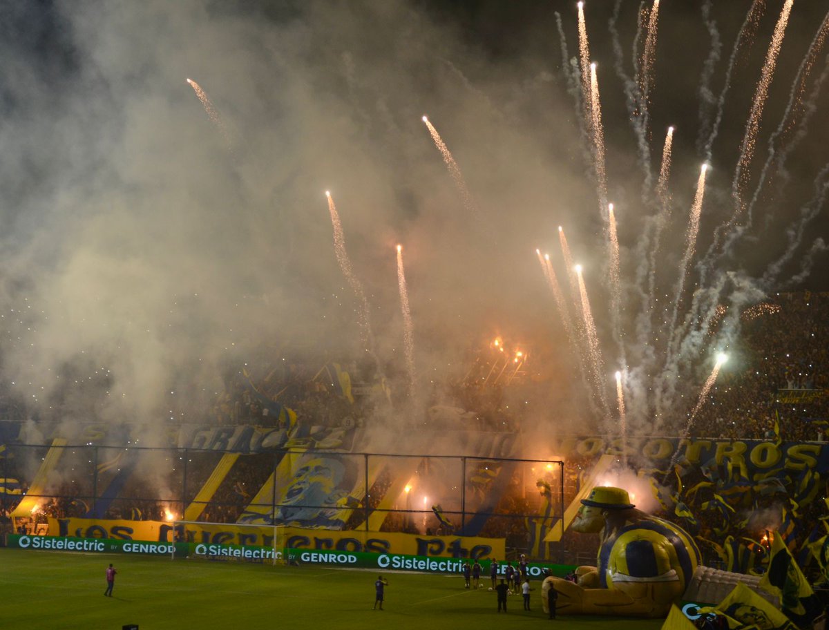 AgrupacionCA's tweet photo. Andá a contarle a alguien que no sabe, que el equipo de ésta hinchada terminó último en el torneo. 
Somos distintos, de eso no quedan dudas.

#CarnavalTodaLaVida
#LosGuerreros https://t.co/VxvHzUYn8N
