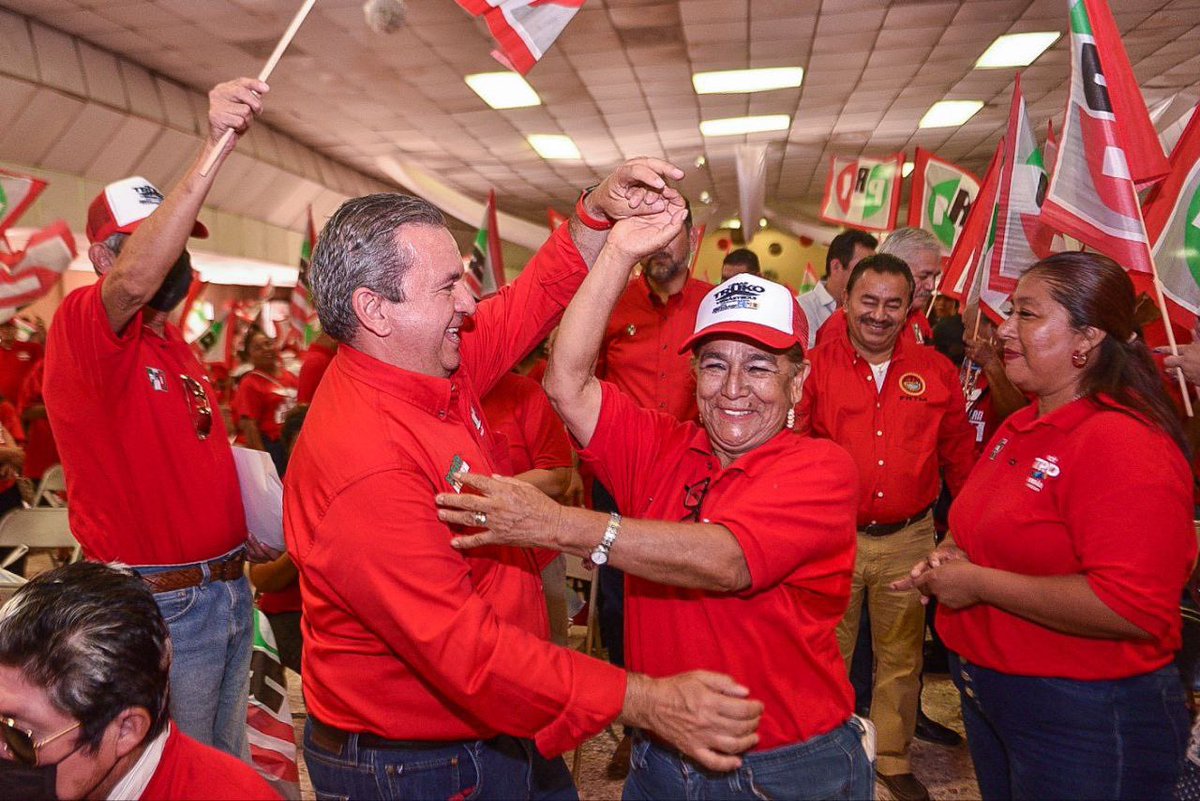 edgarmelhem's tweet photo. ¡Cerramos un excelente sábado! #Matamoros es grande gracias a la raza priísta que jala con fuerza. 🔴 En las buenas y en las malas, en el PRI: ¡Vamos juntos y ganamos juntos! Todos a votar por el PRI. #DeAquíParaAdelante https://t.co/X2fNflKwfL