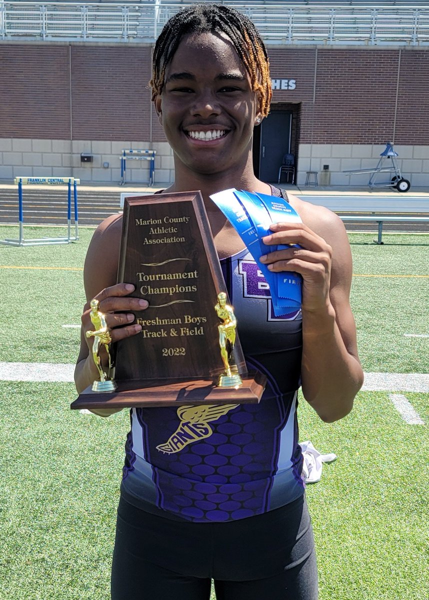 BDtrack's tweet photo. 4 event titles and a team championship! BD trackman JuJu Rodriguez wins the 100m, 200m and anchors the winning 4x1 and 4x4 Relays to help lead the Giants to a Back to Back Marion County Freshman team Championship! He scored 25 points today! https://t.co/gCZNpL8RTY
