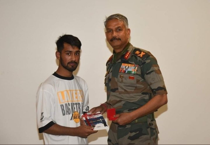 GhatakPlatoon47's tweet photo. #ChinarCorps released inspirational videos of Josh Talks of #Kashmiri youth at a function held at BB Cantt, #Srinagar. On this occasion, songs/ videos were also screened. #ChinarCorps Cdr conveyed his compliments to all the speakers &amp; conveyed his heartfelt gratitude.
@guptaprani https://t.co/iBDrp94gzL
