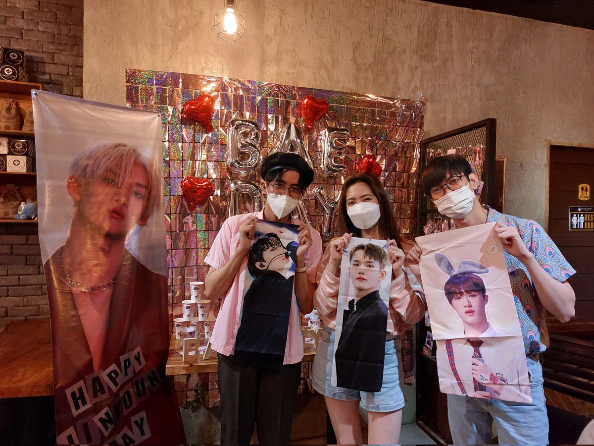 kimseunghunny's tweet photo. tradition for every cix event. CLC (cale, lala and clarence) with our baehunsuk slogans 😅

@clarencesshi @labaerynth https://t.co/DVSCu06kk8