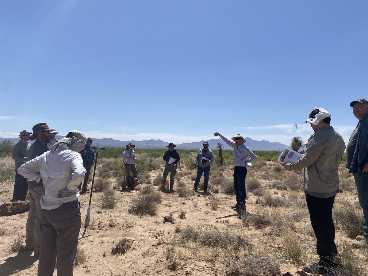 Interpreting indicators of #rangeland health training ⁦<a href="/TheJornada/">The Jornada</a>⁩ with the great Jeff Herrick ⁦<a href="/LandPKS/">LandPKS (Land Potential Knowledge System)</a>⁩. He’s been at it for 2 decades.