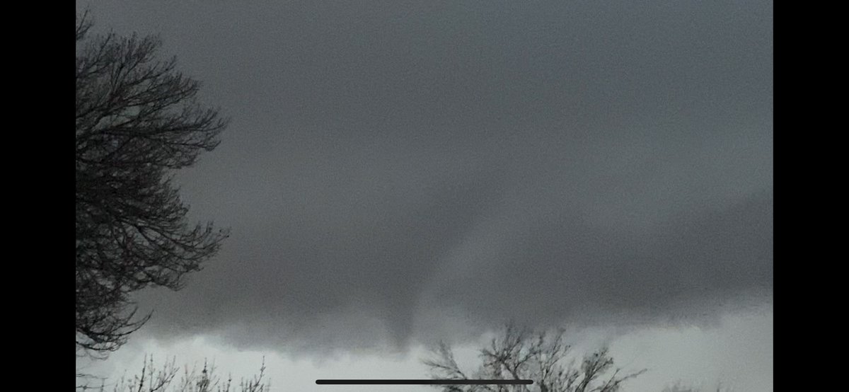 SamEllyson's tweet image. Brief funnel in Aberdeen tonight!