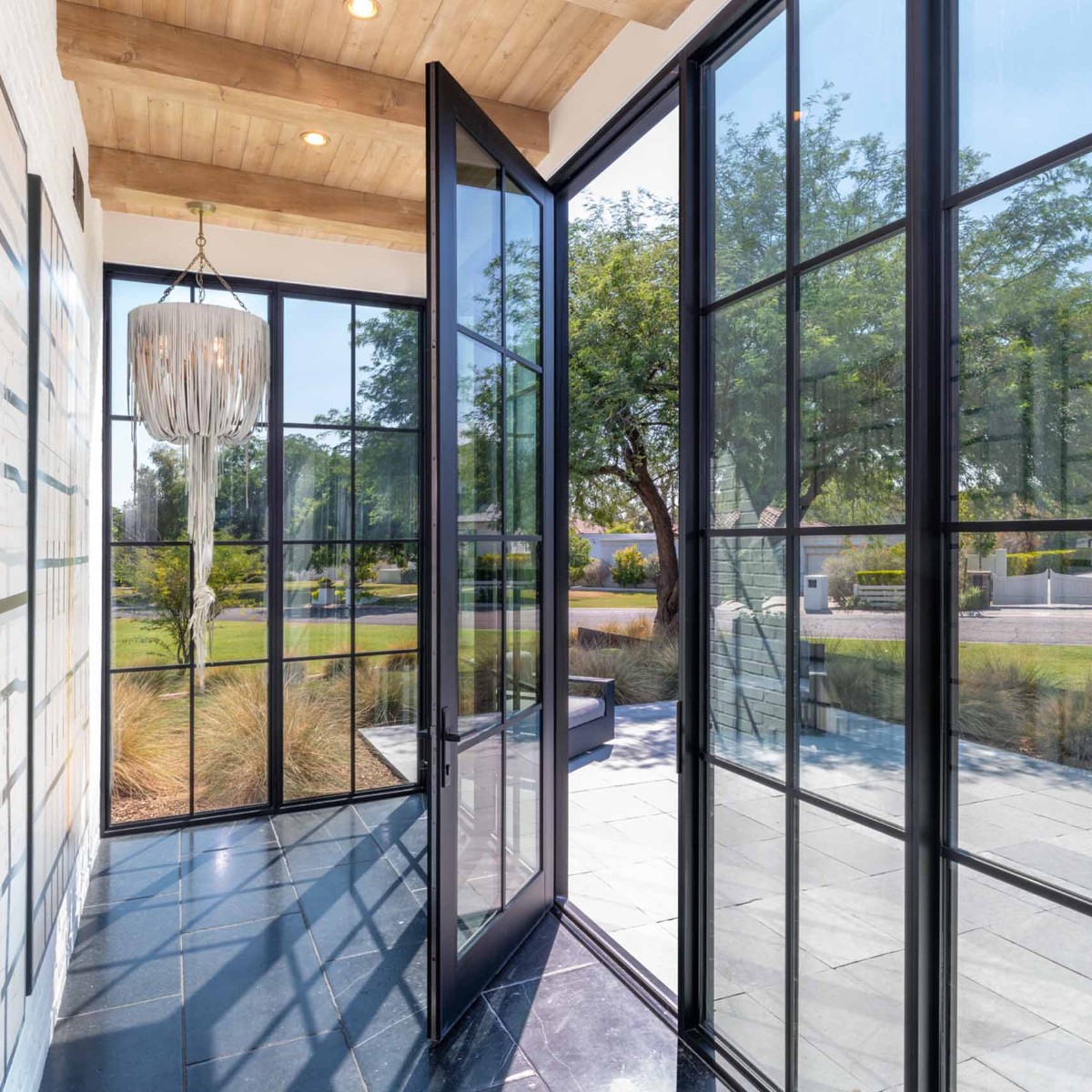 WesternWS's tweet image. This hinge door set in a glassy jewel-box entrance makes for a dramatic welcome. #LiveBetter
