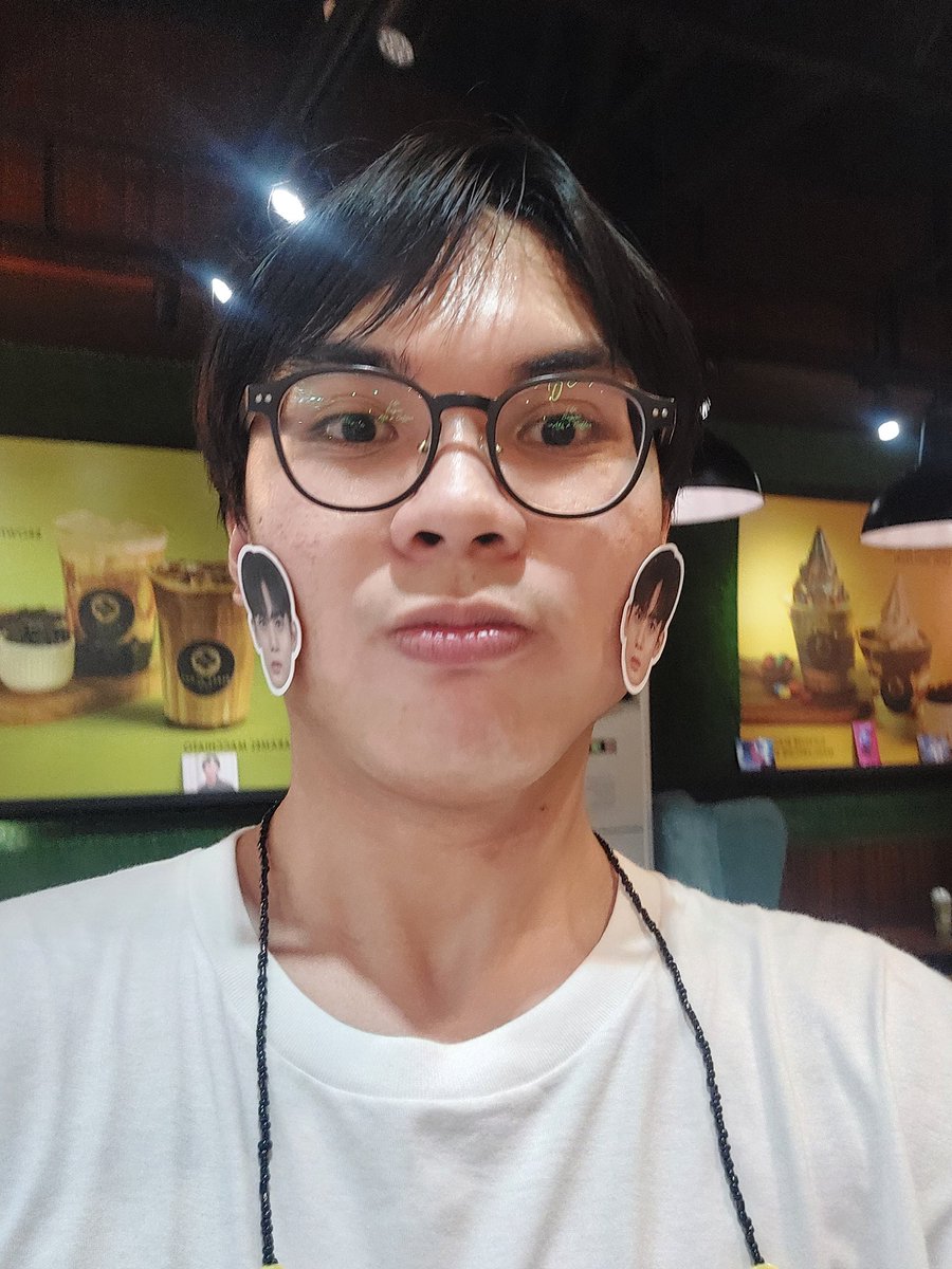 kimseunghunny's tweet photo. special shoutout to @BJYO51O 😅 maghapon tayo magkasama pero walang selca together. pero pag open ko ng phone, kayo ni baejin stickers ang meron selca 🤣 https://t.co/AU6OIRbGEH