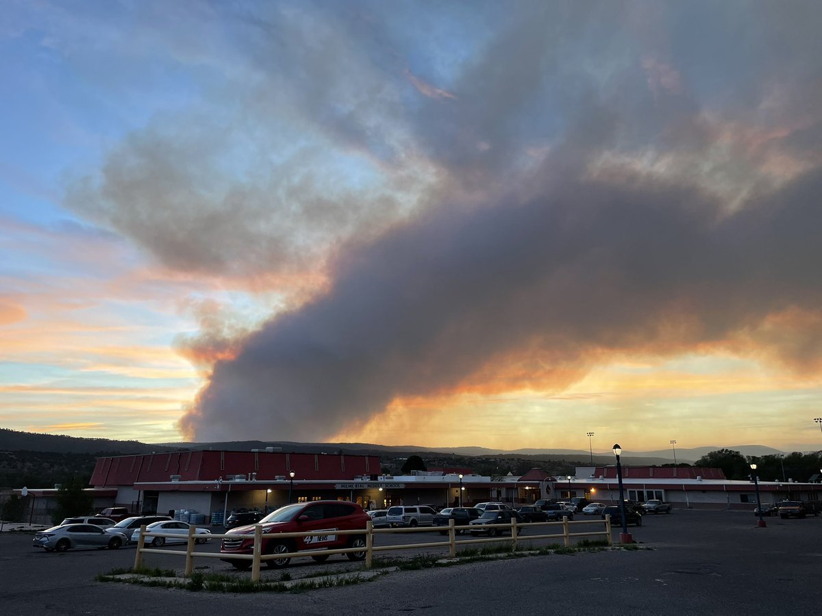 WroteElizabeth's tweet photo. Reporting on the #CalfCanyon #HermitsPeakFire and this is the view from the evacuee shelter at Old Memorial Middle School in Las Vegas. #NMFire https://t.co/kAffFTMP8r