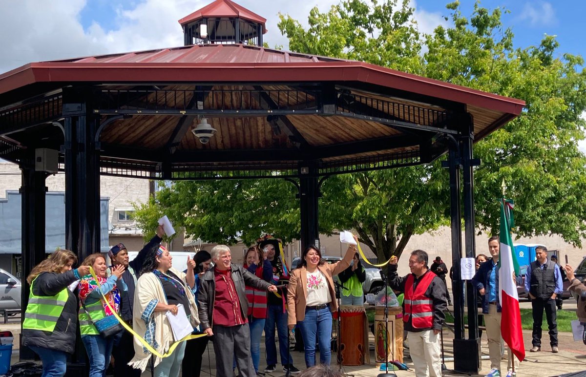 quesnelc's tweet photo. Hoy @ConsulMexPot presente en el evento del #5demayo y el #DíadelasMadres que organiza @oregonfoodbank en la ciudad de #Woodburn, brindamos información sobre los #serviciosconsulares, #proteccionconsular y #programascomunitarios @IME_SRE https://t.co/cwTWYs6drl