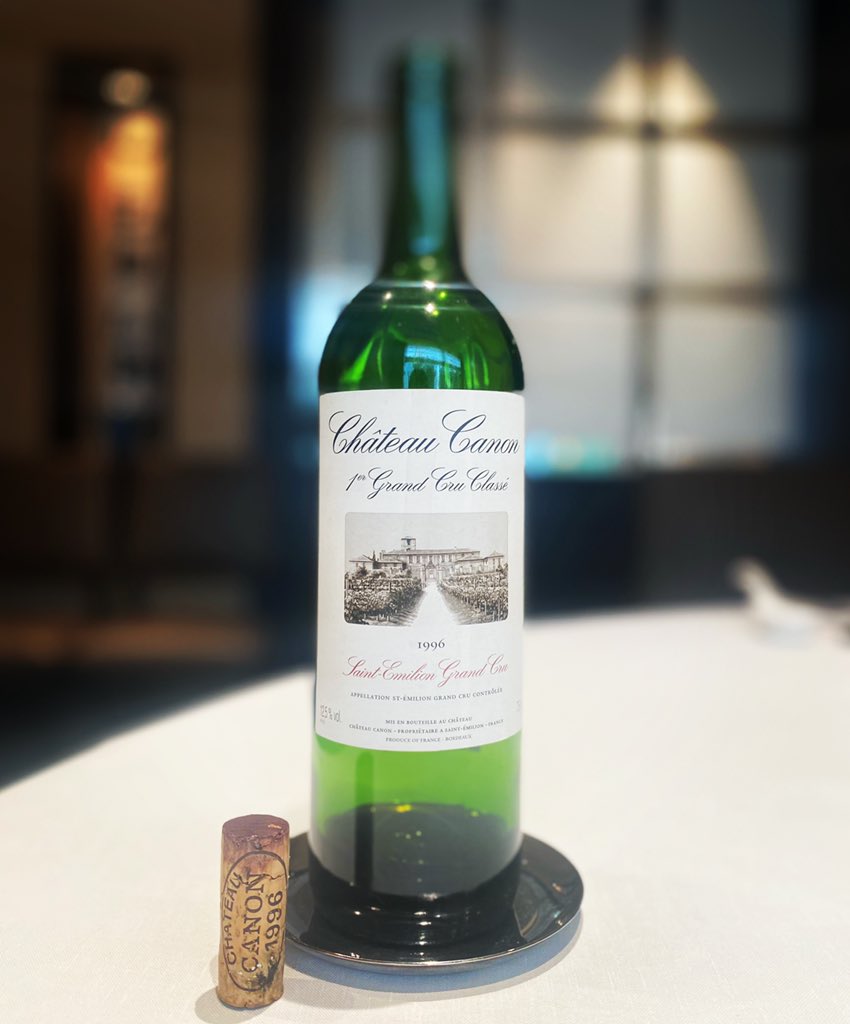sh_proof's tweet photo. Château Canon 1996

熟成したカノンのテクスチャーは特にきめ細かい。時を経た事により、タンニンは柔らかく、レザー感、ドライフルーツの���イストは良いバランスを保ってエレガントなサンテミリオンワインの魅力を体現してみせる。

#bordeaux #wine #france #taisty #winetasting #chateaucanon https://t.co/XsqVEbYegD