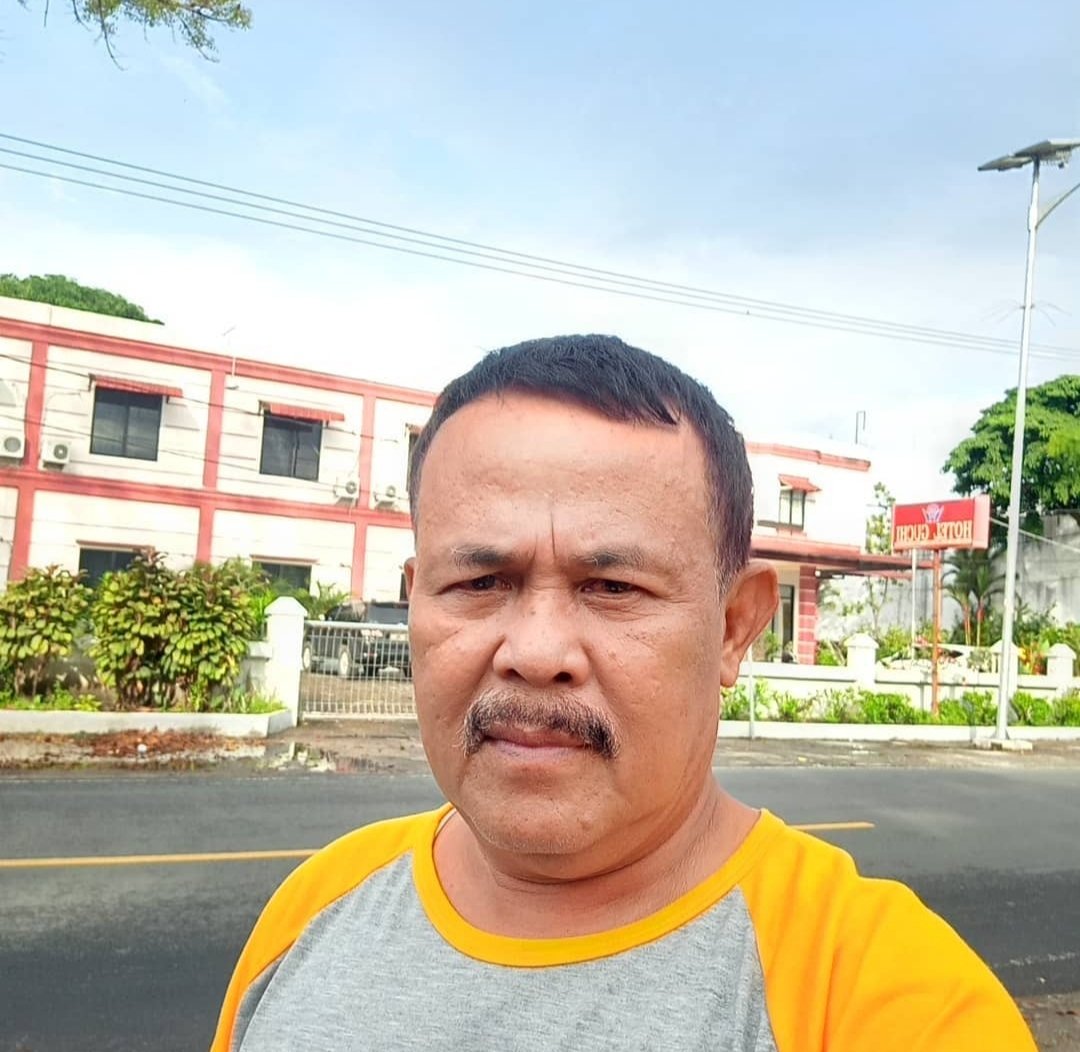 ngatimang's tweet photo. Ada yg tau ini bapak orang mana https://t.co/YLqbkIOa61