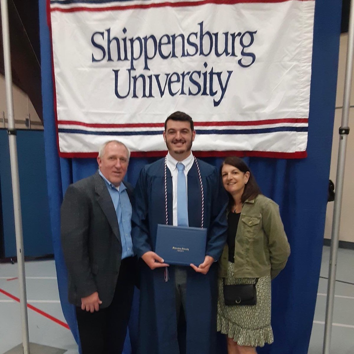 dwetzel66's tweet photo. Graduation!!!! 🧑‍🎓🎓 https://t.co/cfPJFaEfbJ