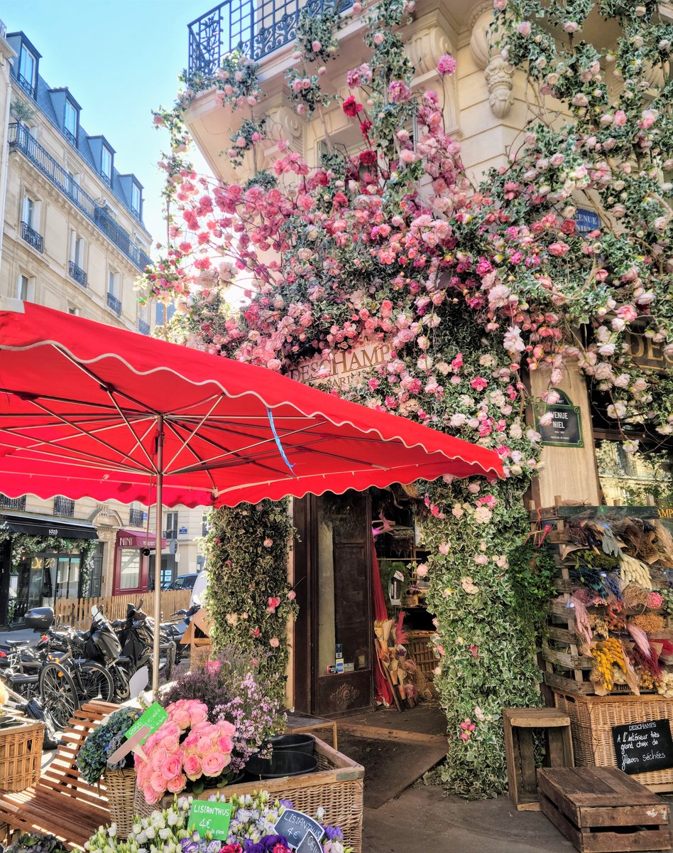 Flower Power Just in Time for #Spring in Paris #TheParisEffect #Paris #flowers #love #travel