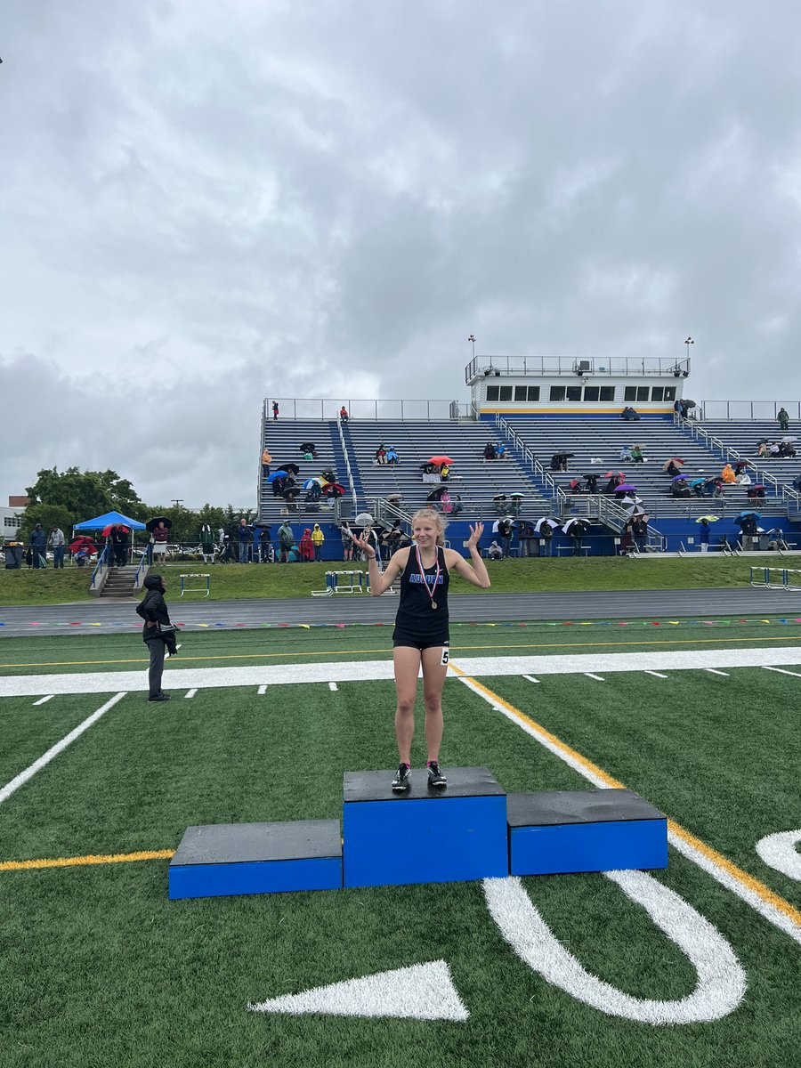 auburnhightrack's tweet image. Auburn Sophomore Stacy Lewis ran a blazing fast 400m winning the Junior Division at the 2022 Cosmopolitan Invitational with a time of 1:02.28 almost beating our school record in her 2nd time running the event.  #FastLap #StateQualified #Champ