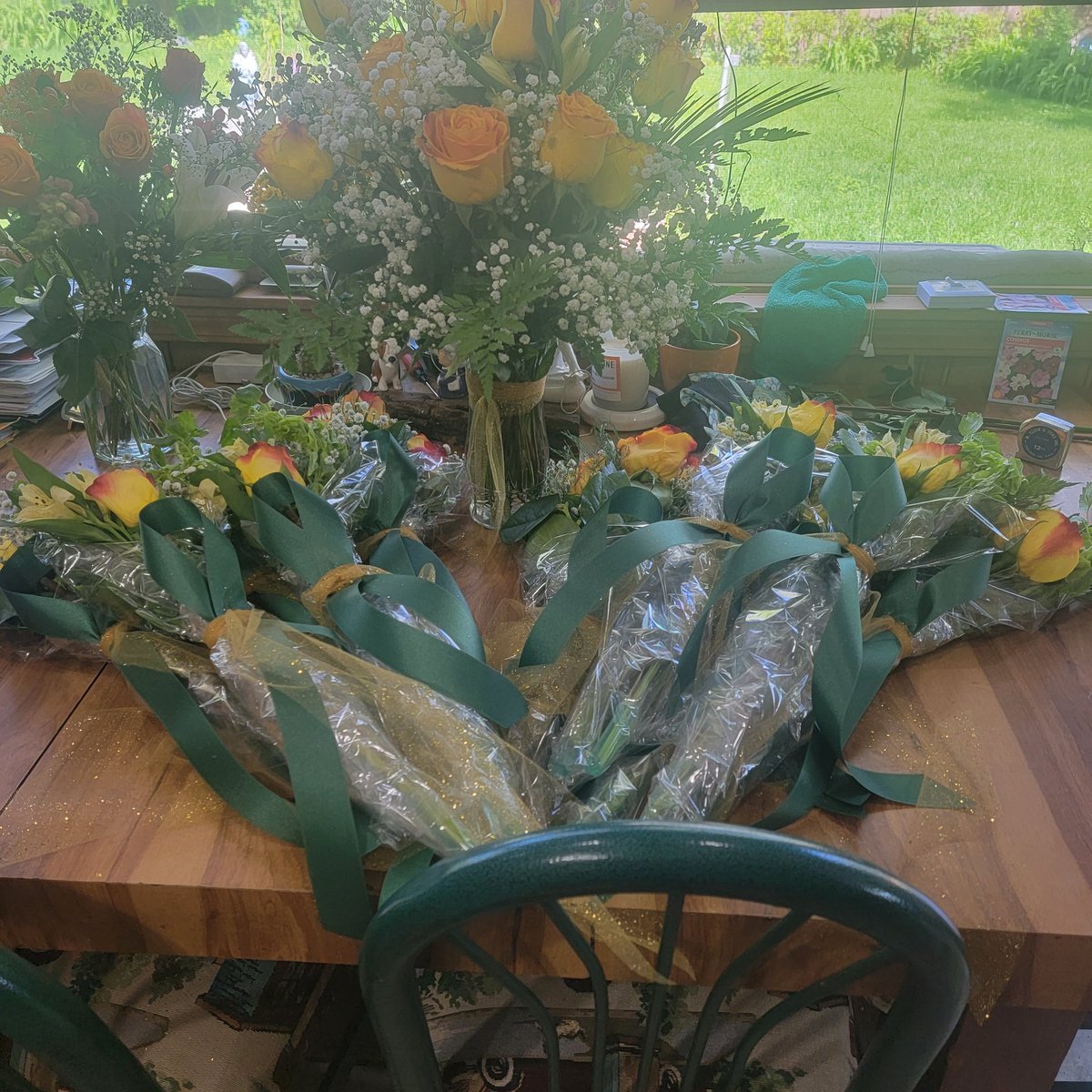 nashlsths's tweet photo. Flowers ready for prom.  It's the first year I don't have my mom here to get her approval.  I miss her so much every day! #cancersucks https://t.co/1j7PQ6Las0