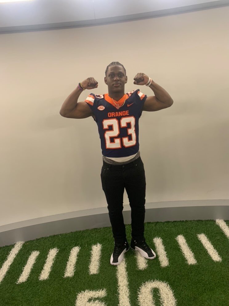 antwanraymond8's tweet photo. Had A Great Time At The University Of Syracuse And I’m Thankful For The Coaches For Showing Me A Good Time  #blessed   @GinoGigs @CoachLynch @CuseFootball @CoachGerry10 https://t.co/un4LauJSE4