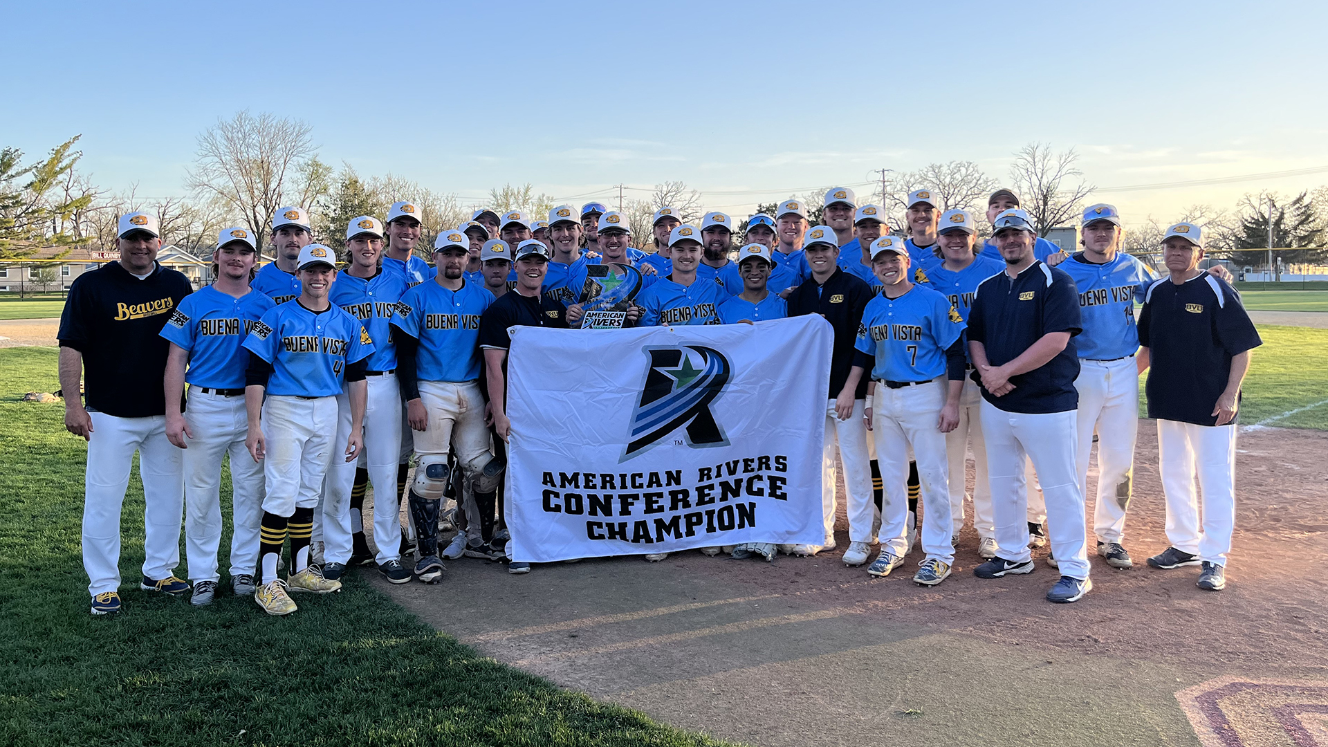 Spencer Holmes (SpeHolmes) / Twitter