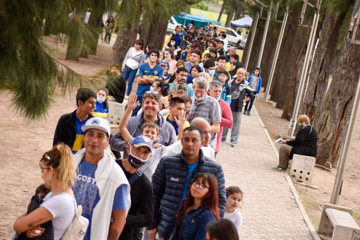 mp_xeneize's tweet photo. Somos la mitad más 1... Somos el pueblo y el carnaval 🗣️🎶🇺🇦🙌 https://t.co/SxoNnAokln