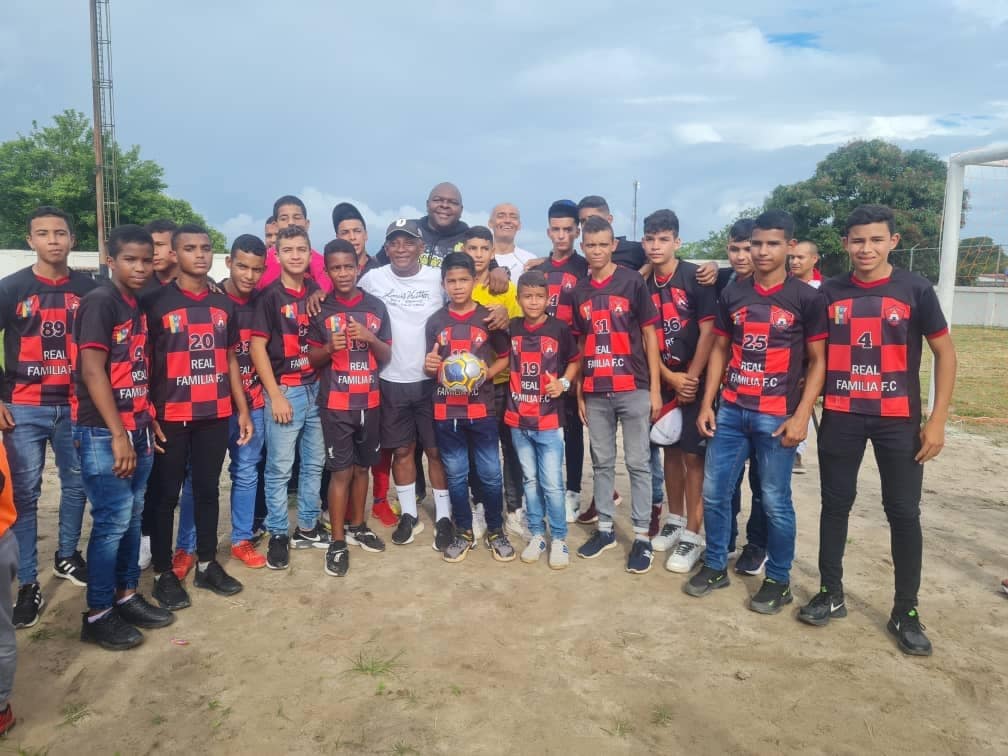 Gracias mi gente de Tumeremo, continuamos trabajando juntos por el futuro de nuestra muchachada. 
#JuntosPorVenezuela #JuventudDeportivaDeOro