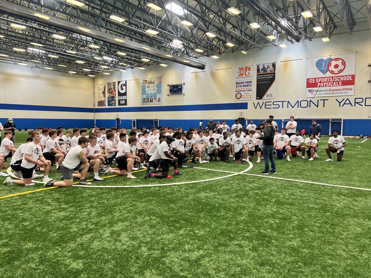 dclay1889's tweet photo. Had a great time evaluating prospects at the @PrepRedzoneIL Prospect Tour. A ton of talent in attendance today…It’s safe to say that Illinois football is in good hands for now and the foreseeable future..🏈🏈🏈#ILLstate https://t.co/hQAZUR1Ooj
