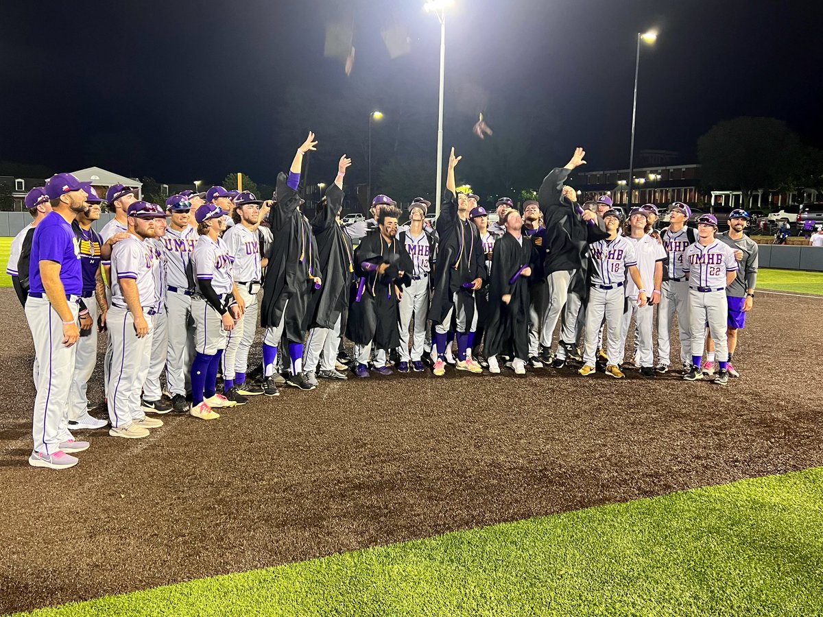 crubaseball's tweet photo. Congrats to our grads 🎓💜⚡️

#gocru #postseasonbaseball https://t.co/0JwgcLBVKq