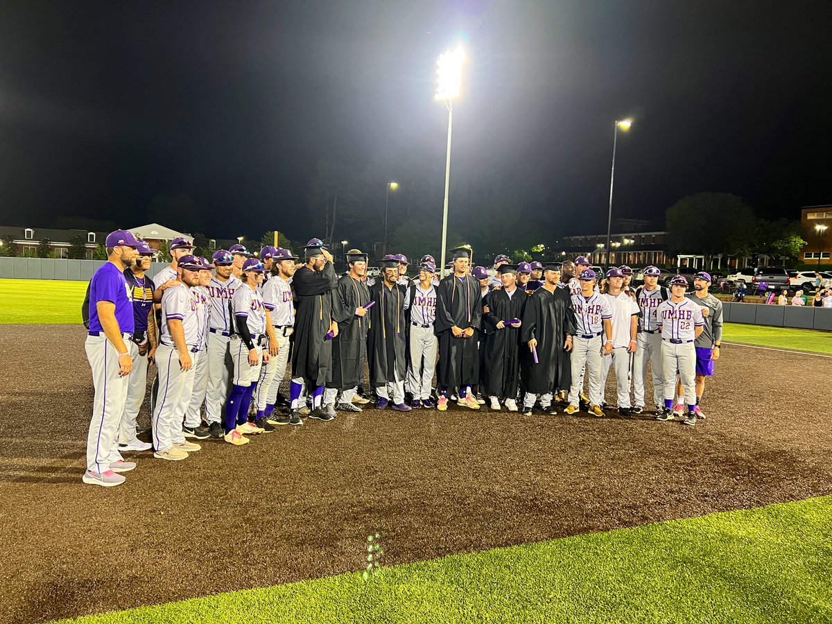 crubaseball's tweet photo. Congrats to our grads 🎓💜⚡️

#gocru #postseasonbaseball https://t.co/0JwgcLBVKq