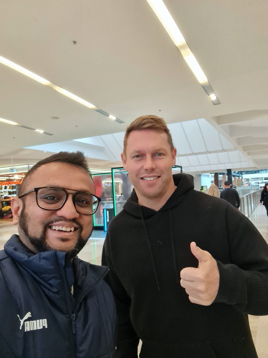 cdpatel81's tweet photo. Met this wonderful guy today. Be always brings smile on my face. Hard luck Sam for last night.
#GotheMightyHawks https://t.co/lWQ6o9pmsd