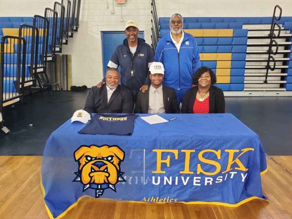 SportsWMG's tweet photo. @RuttlenMo of @GreenHillHigh has signed to play for @chibbs_1. Local star that fits the system #MoreTrouble https://t.co/0ndFTE7Lzc