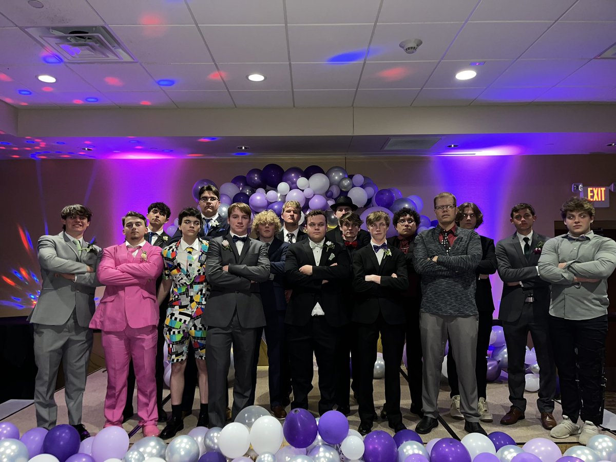 ALTRRnationFB's tweet photo. 2 years running! ALTFB= Prom King! #creatingreAtness https://t.co/hVLYD6iy9b