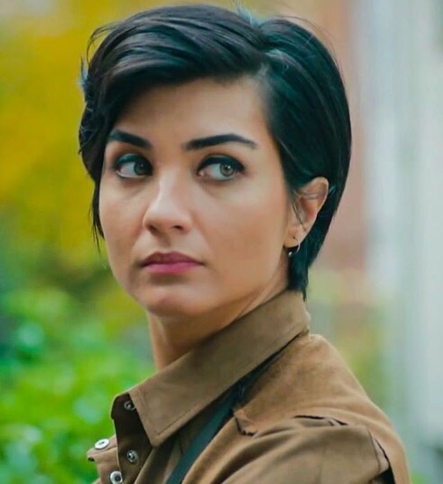 YaniOH80's tweet photo. Empoderada 

#TubaBüyüküstün
#AmorValiente 
#QueenTubaUSA https://t.co/qxPKy1HJ90