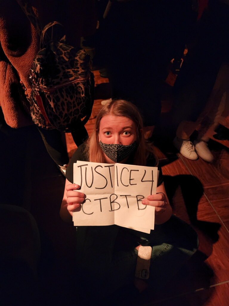renaslegs's tweet photo. when you bully @HeyViolet at their own concert and you almost get kicked out twice but all you want to hear is ctbtb https://t.co/BPUqMRj1JH