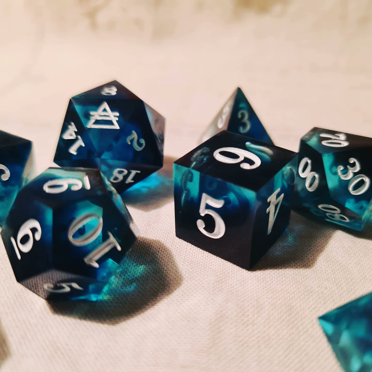 NojCosplay's tweet photo. @Artyfakes My friend @writelikeashark is making dice. These are a few of his. https://t.co/Z86ol3ptI1