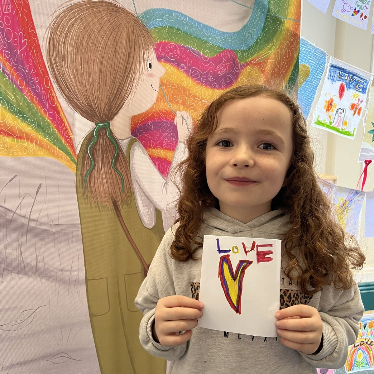 UrsulaHurstArt's tweet photo. Just some of the wonderful little peeps who made #DrawingHopeFlags for the Literature festival in Keighley today. @ChildrensLFests Thanks everyone https://t.co/17bfFfrWrG