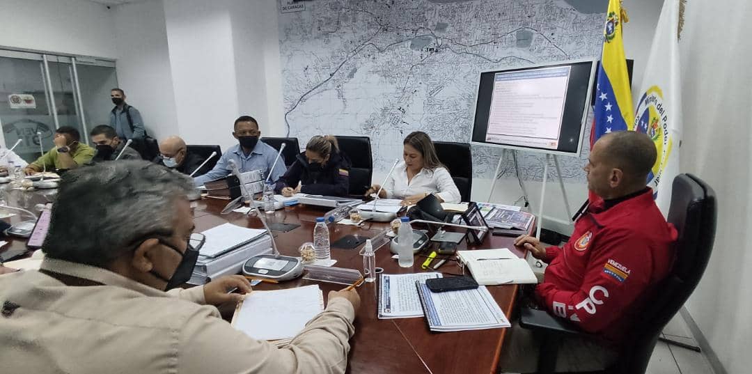 mirelct's tweet photo. #7May ||Participación en la Reunión Vicepresidencia Sectorial de Seguridad Ciudadana y la Paz, junto a @CeballosIchaso1 y el Alm. Eladio Jiménez Rattia, presentando los avances en el fortalecimiento del Sistema Penitenciario #JuventudDeportivaDeOro @NicolasMaduro @delcyrodriguezv https://t.co/7F17Zen0qs