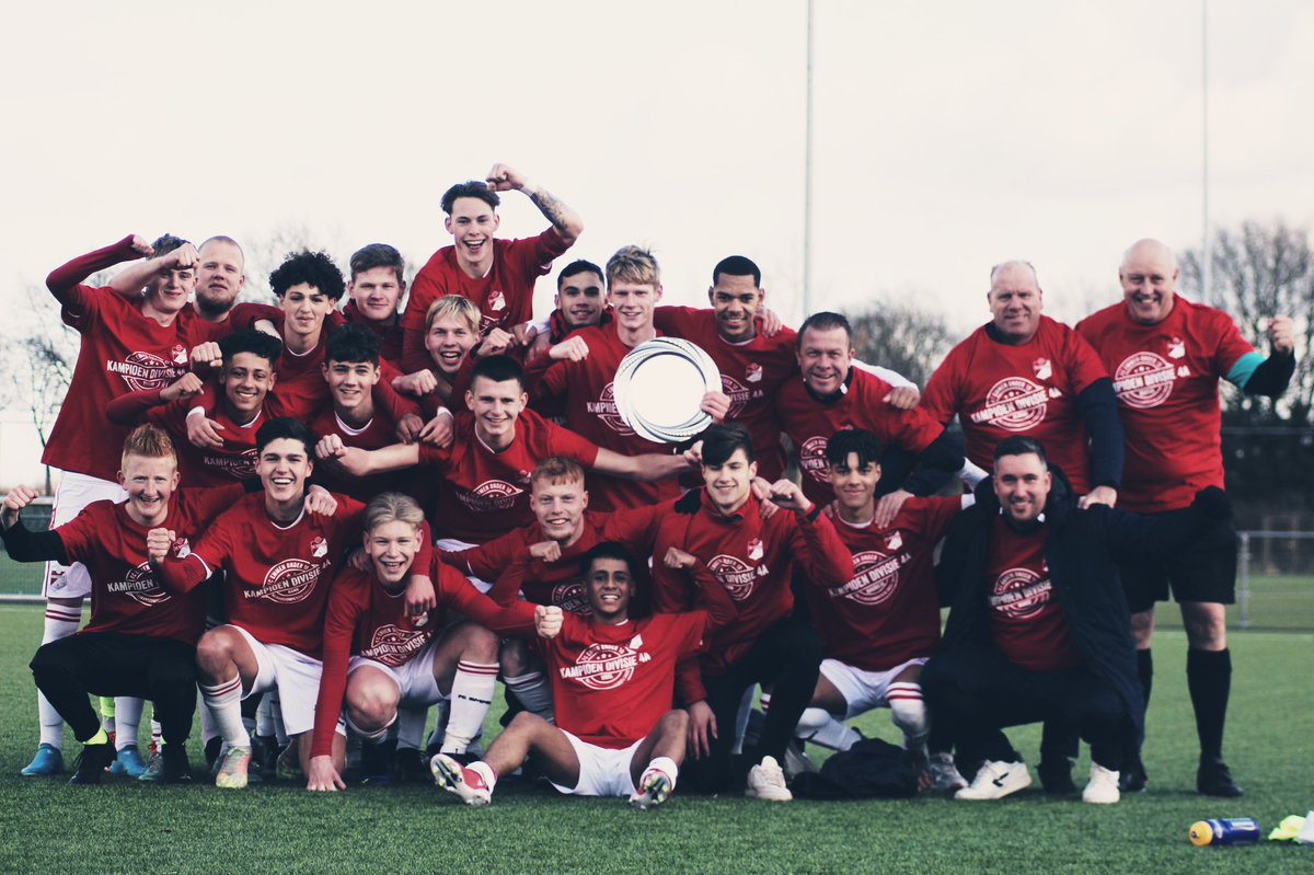 MarcoSanders4's tweet photo. Wat een team!trots op de boys https://t.co/Z2BOSM4ALx